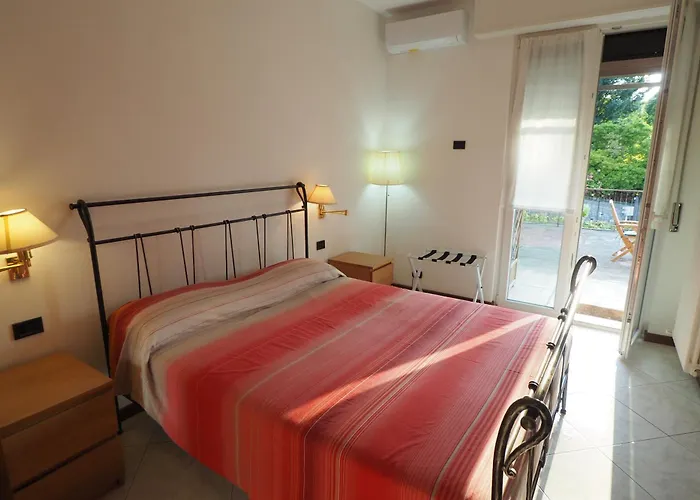 Tavernoland - Duck Side Of Lejlighed *