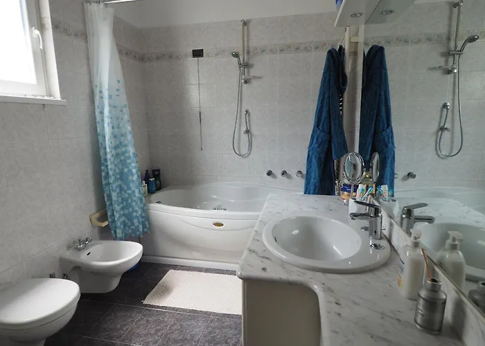 Tavernoland - Duck Side Of شقة كومو